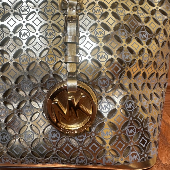 MICHAEL KORS EUC Shimmering Gold Tote - Picture 5 of 12